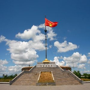 Tour du lịch Quảng Bình – Quảng Trị 2 ngày 1 đêm Tour Quảng Bình Quảng Trị 2 ngày 1 đêm trọn gói là chương trình chọn lọc được Phong Nha Mytour sắp xếp lịch trình hợp lý nhất dành cho quý khách khi có chuyến hành trình về với mảnh đất miền Trung thân thương. Tham gia chương trình tour này, quý khách có chuyến hành trình về với “địa chỉ đỏ - Thăm lại chiến trường xưa Quảng Trị ” với những địa danh nổi tiếng như: Nghĩa Trang Trường Sơn, Thành Cổ Quảng Trị, Vĩ Tuyến 17 – Bến Đò Hiền Lương, Địa Đạo Vĩnh Mốc. Hành trình tiếp theo của quý khách đó là trở về với quê hương của di sản Phong Nha Kẻ Bàng, khám phá 2 hang động nổi tiếng của Quảng Bình – Vương Quốc của Hang Động đó là: Động Phong Nha “ Đệ Nhất Kỳ Quan ” và Động Thiên Đường “ Hoàng Cung Trong Lòng Đất ”. Hãy đặt Tour Quảng Bình Quảng Trị 2 ngày 1 đêm trọn gói cùng với Phong Nha Mytour để có một chuyến hành trình về với di sản miền Trung đầy thú vị với những dịch vụ tốt nhất. Hotline: 0964.684.288 (Mr Quân) chúng tôi sẽ tư vấn miễn phí cho các bạn.