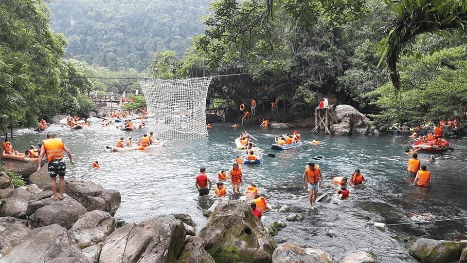 Suối nước Moọc Quảng Bình
