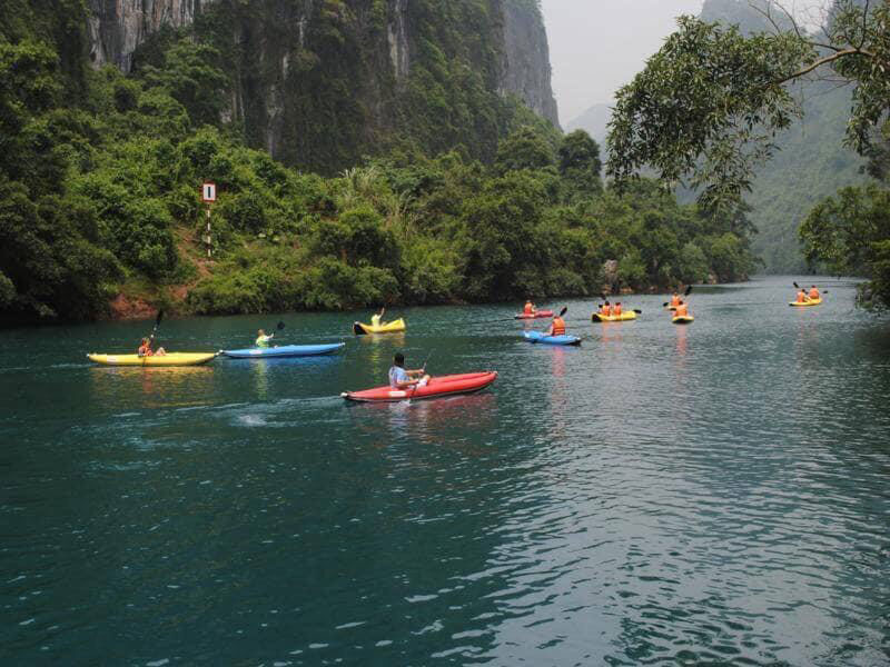 Tour tắm bùn Hang Tối, đu dây zipline sông Chày, chèo Kayak - Ảnh 4